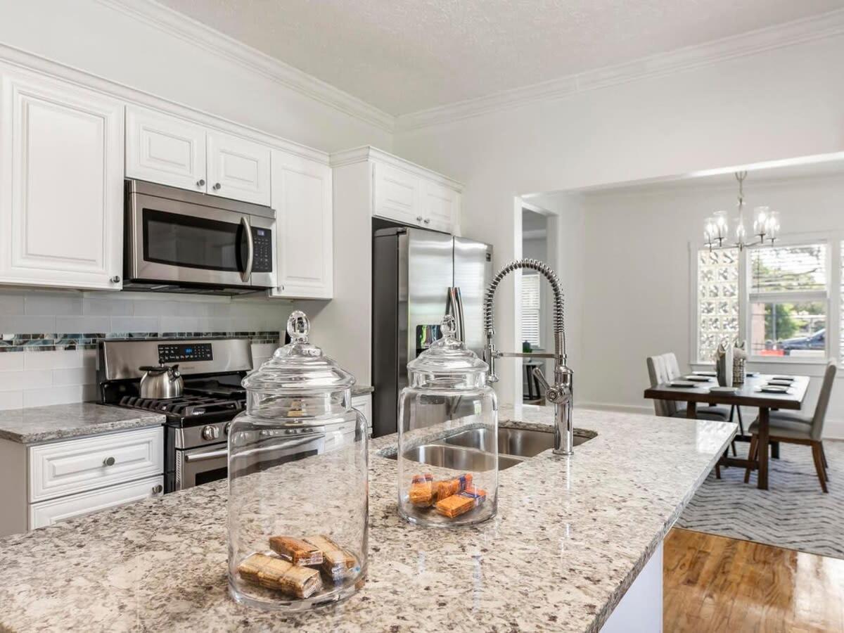 7-bedrooms Spacious House Near Downtown W Parking